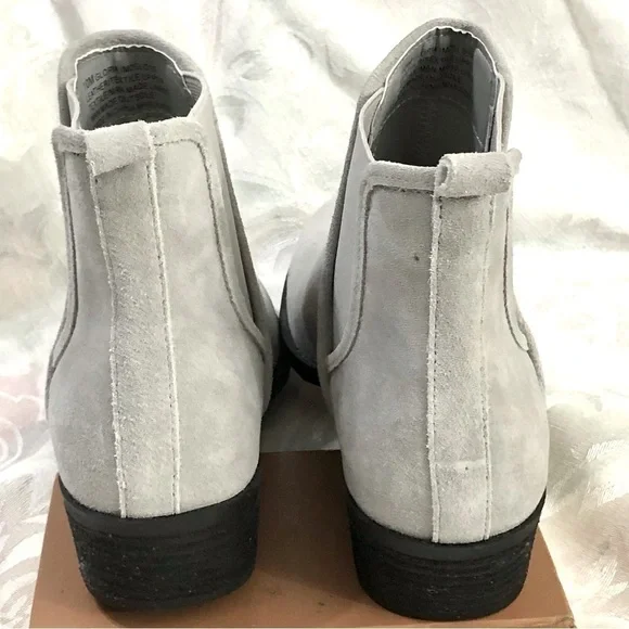 Isaac Mizrahi Live Chelsea Boots Suede Light Grey Cement Gloria sz 10 New No Box - Picture 5 of 11